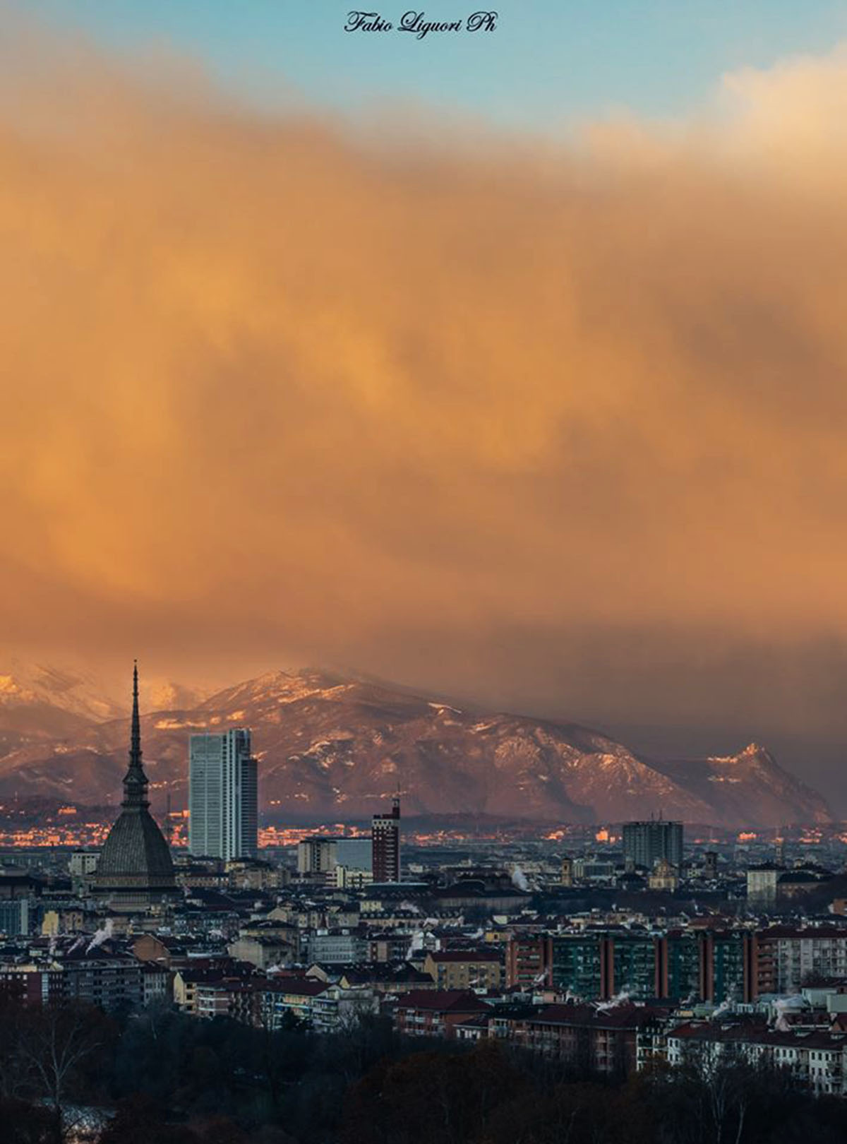 Il vento di foehn, dalla Val di Susa, pronto ad investire Torino - Fabio Liguori.